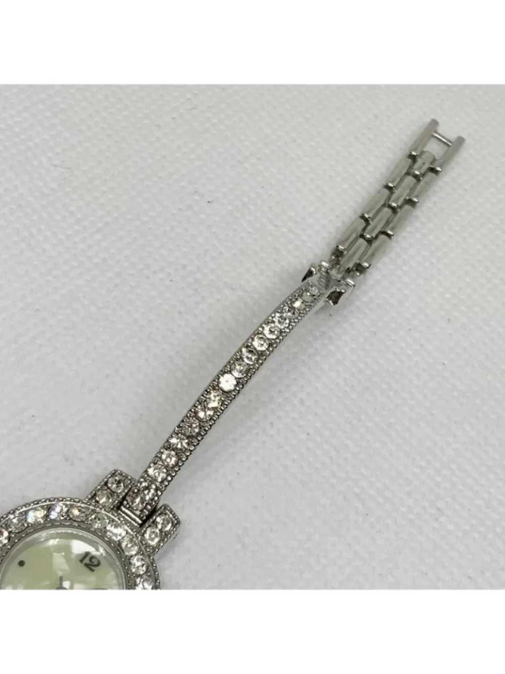 Women’s silver tone watch rhinestones quartz mop dial 21mm up to 7.5” running